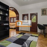 Stefan cel Mare Langa Metrou, curte proprie 200mp, Garaj, 3 camere, centrala, pet friendly